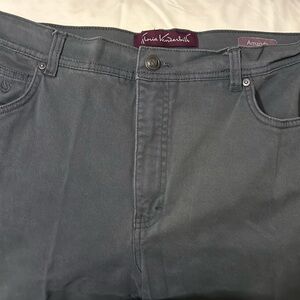 Gloria Vanderbilt Amanda 5-pocket dark gray size 16 pants with stretch.